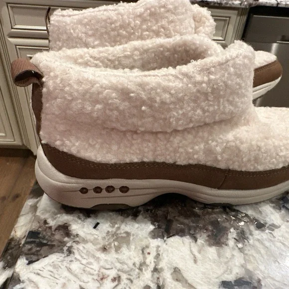 Easy Spirit - Picture 4 of 15